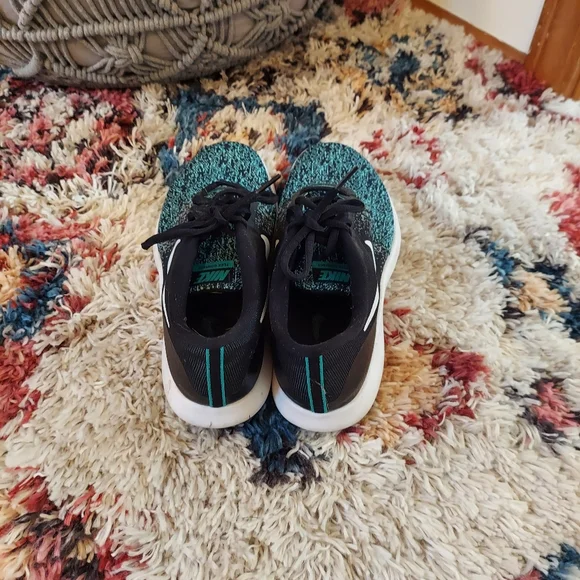 LAST CHANCE Nike Sneakers - Picture 3 of 4